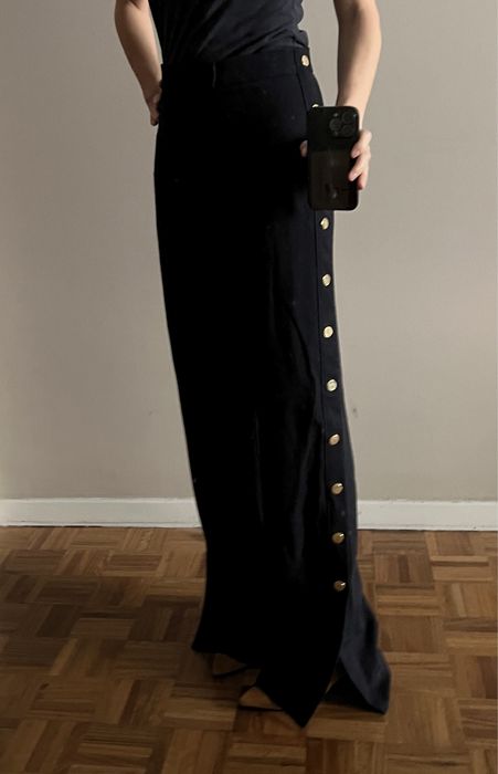 Calças Zara azuis com botões funcionais