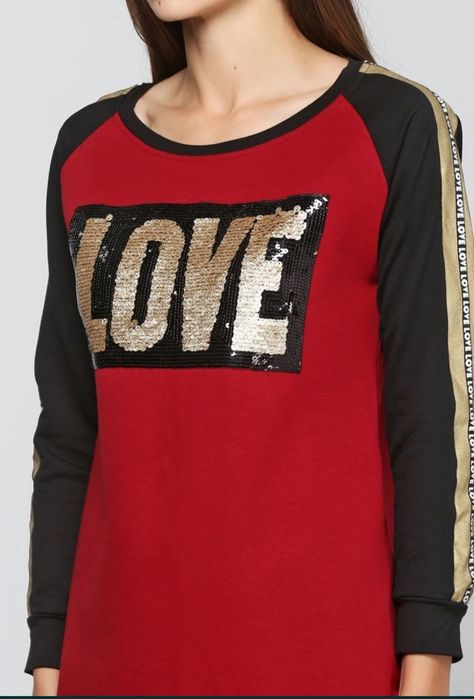 Платье.Очень красивое спортивное.с лампасами .спереди пайетка XL