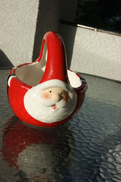 Święty Mikołaj-porcelanowy świąteczny koszyk-17x17cm