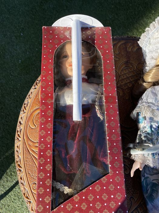 Bonecas porcelana em caixa