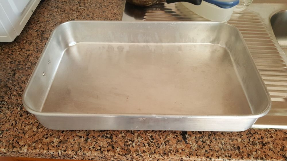 Formas de bolos e forno novas