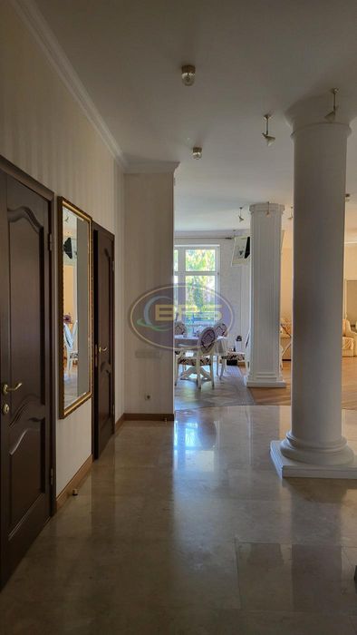 Квартира 3-кімнатна біля Театру Музкомедії