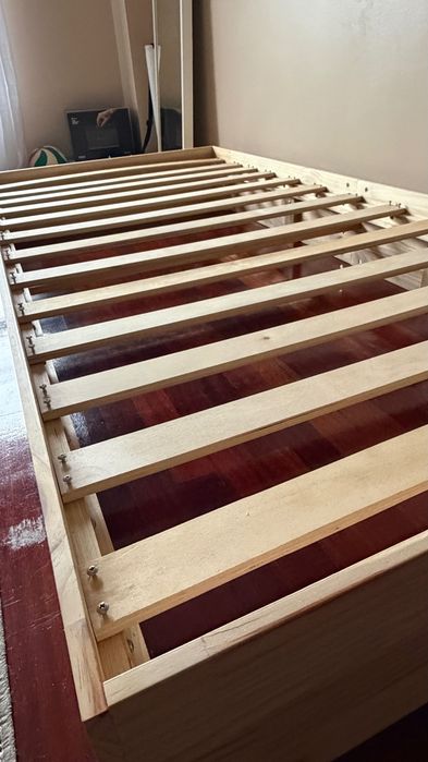 Vendo Cama Solteiro c/ colchão