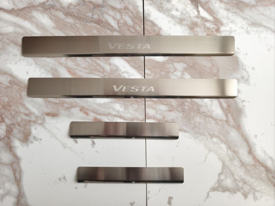 Накладки на пороги Lada Vesta