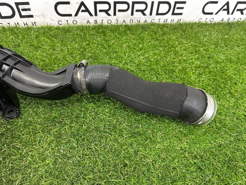 Патрубок интеркулера Volkswagen Touareg NF 3.0 TDI 2012