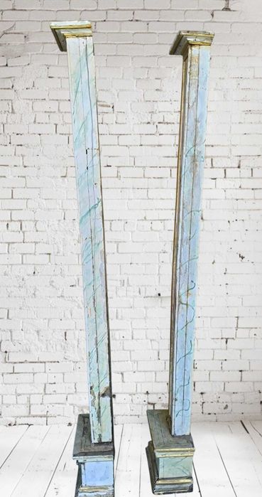 Par de antigas colunas em madeira maciça