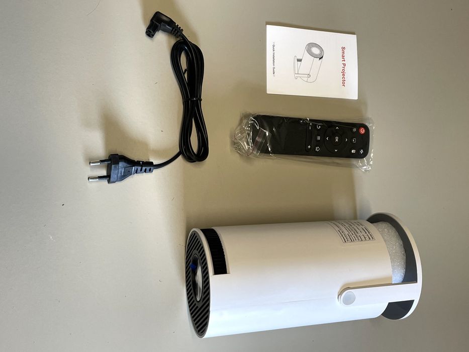 Projektor Rzutnik Smart TV LED WiFi Bluetooth Android 180° + Pilot (Nowy) (3215)