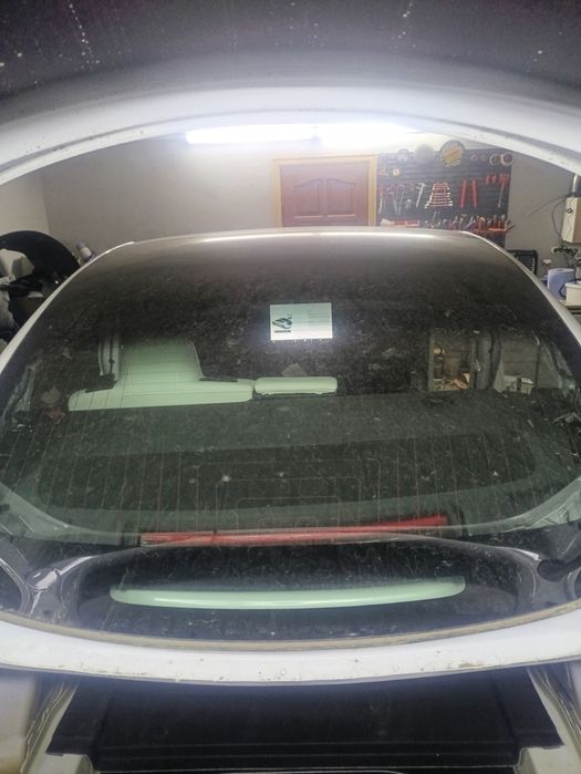 панорама задня центральна Tesla model 3