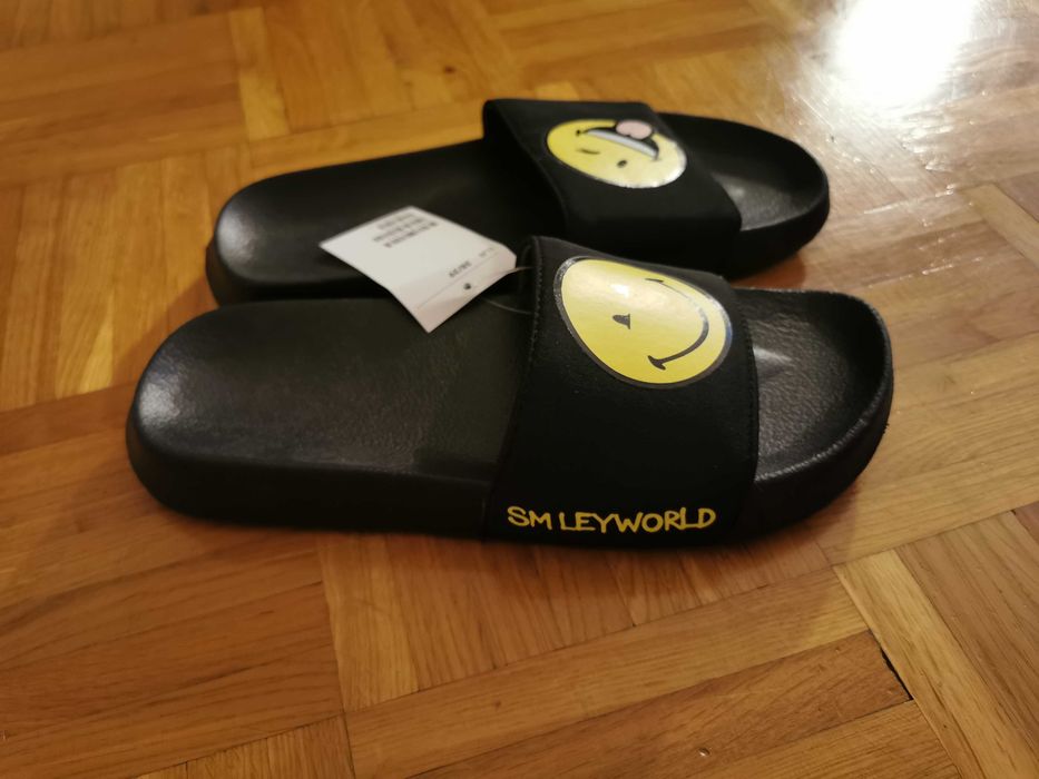 Klapki Smiley World nowe