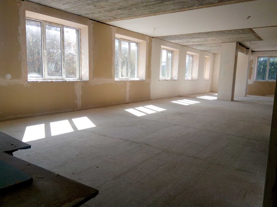 Комерція на фасаді продаж 830 м2