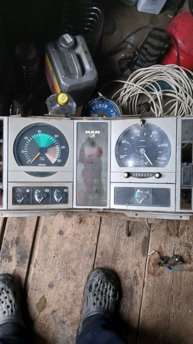 Панель приборів ман