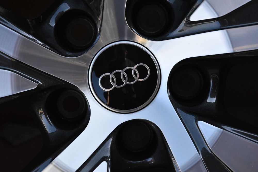 Nowe felgi OEM Audi A4 B9 A5 S5 B10 8B3 Q5 SQ5 8MA A6 C8 C9 4P0 Q3 19"
