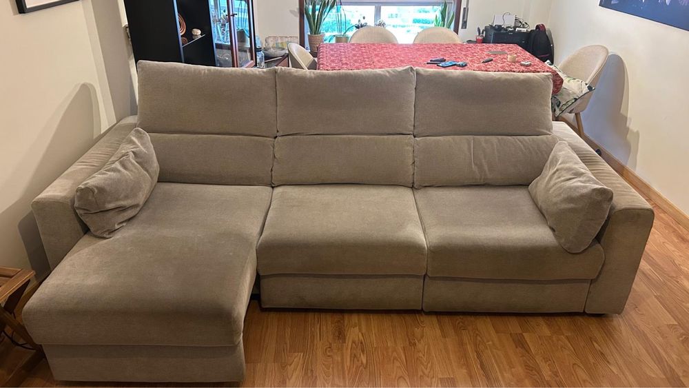 Sofá com chaise longue + encostos ajustáveis (como novo)