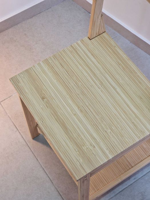 Cadeira com toalheiro IKEA em bambu