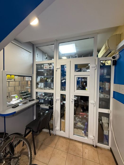 Деміївська площа,пр.Науки 4, 23м торговельне приміщення в оренду