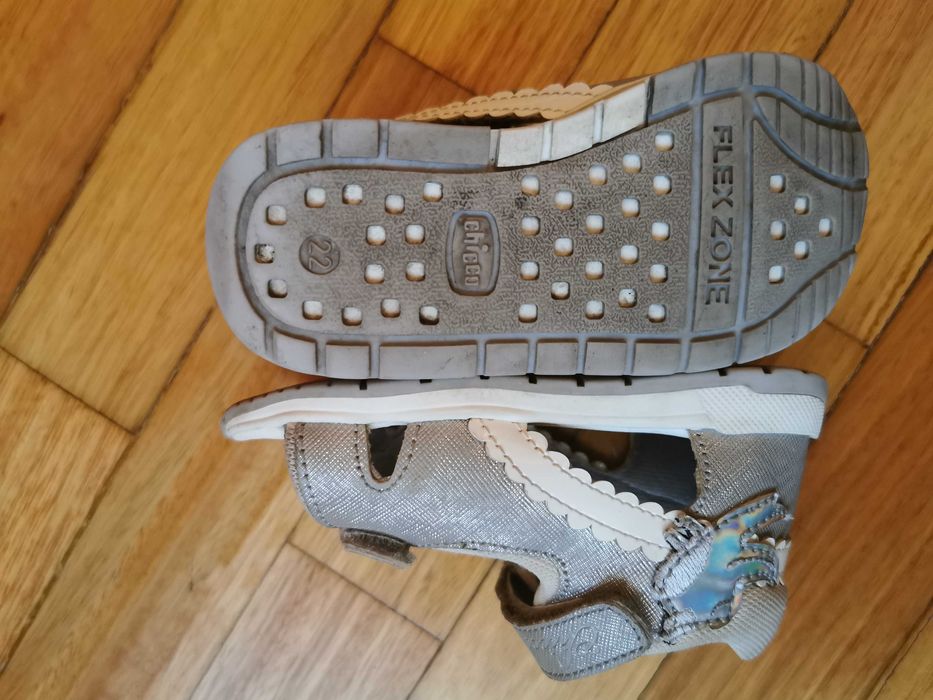 Sandálias Chicco - tamanho 23