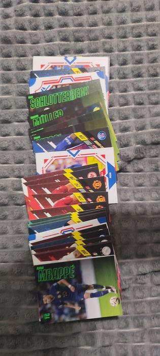 Szczęsny FCB /49 + Mbappe Momentum + 5 kart numerowanych + inne karty