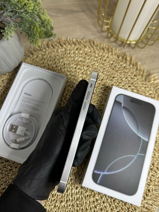 IPhone 16 Pro (White Titatium) 128GB XR в корпусі IPhone 16 Pro