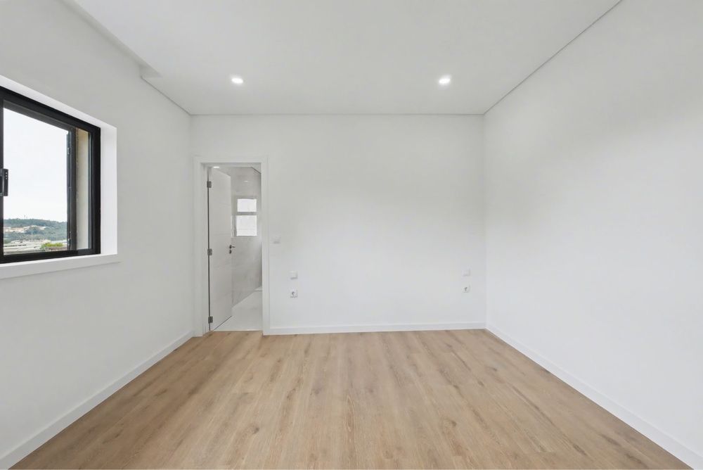 Moradia V3 + V2 + Loja | 3 unidades independentes