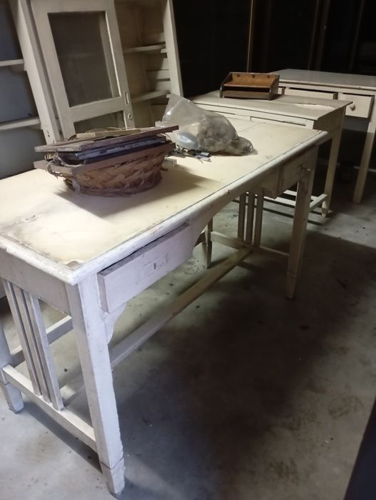 Vendo esta mesa muita bonita antiga