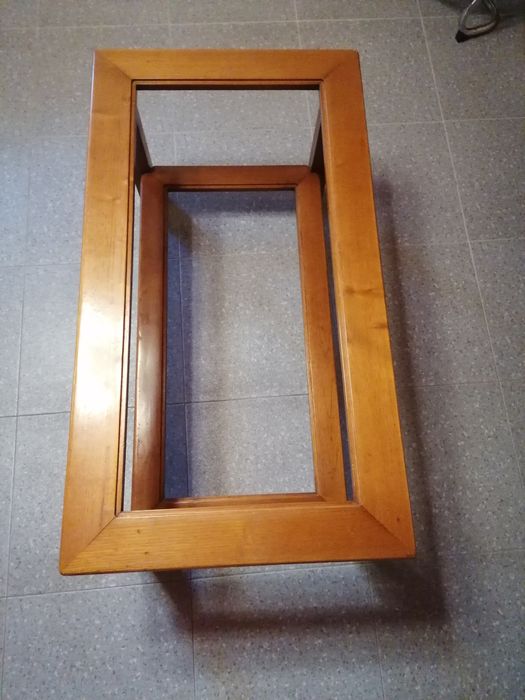 Mesa de centro em mogno sem vidros