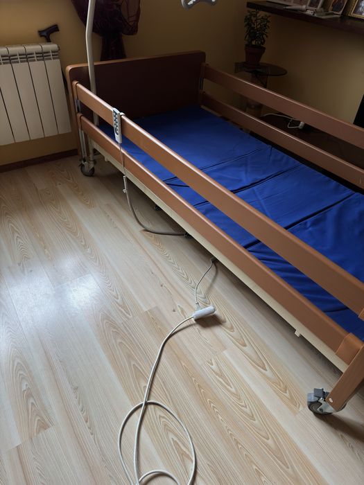 Ліжко медичне з електричним приводом