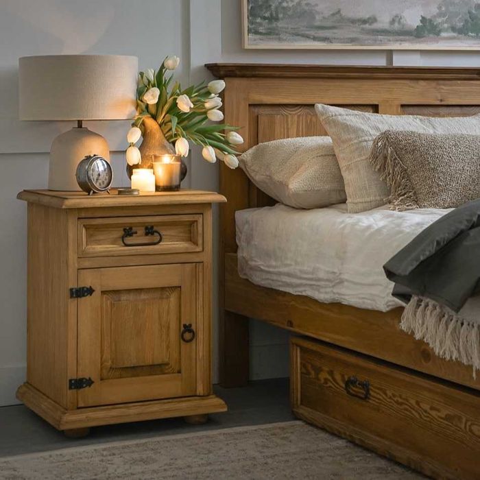 rustykalna szafka nocna HACIENDA do łóżka w stylu prowansalskim