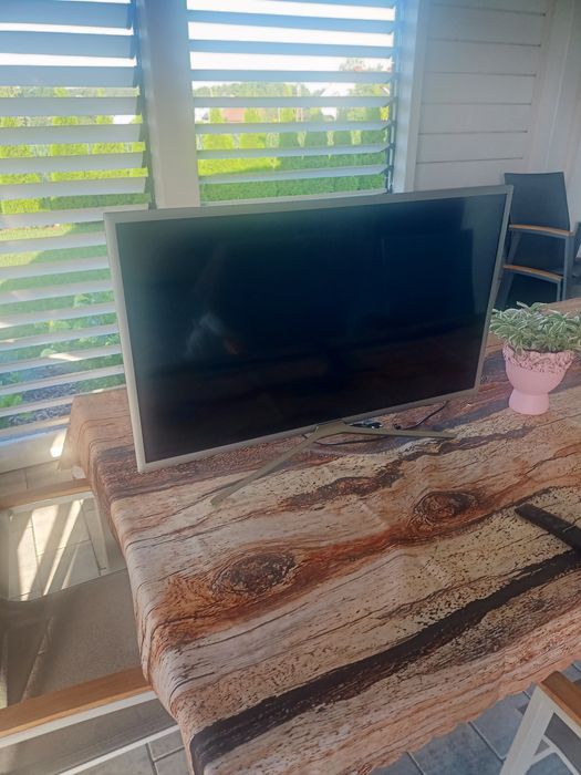 Telewizor Samsung 32 cale UE32M5602 Smart TV Netflix YouTube internet Google Play okazja