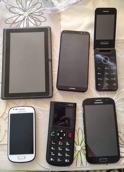 Zestaw telefonów