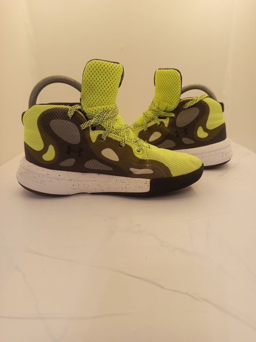 Under Armour ...