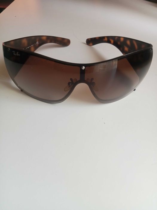 Ray-Ban RB3361 – Elegância Aerodinâmica com Atitude Urbana