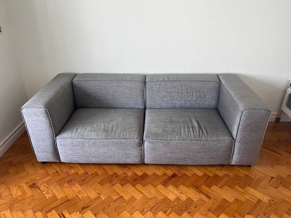 Sofá BoConcept Carmo 2,5 lugares + puff – design dinamarquês – Lisboa