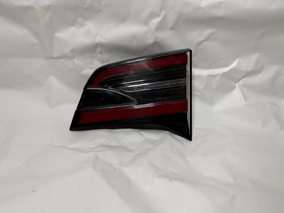 Tesla Model X задній ліхтар в ляду правий LED оригінал