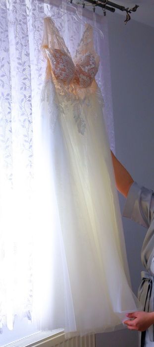 Sukienka ślubna biała