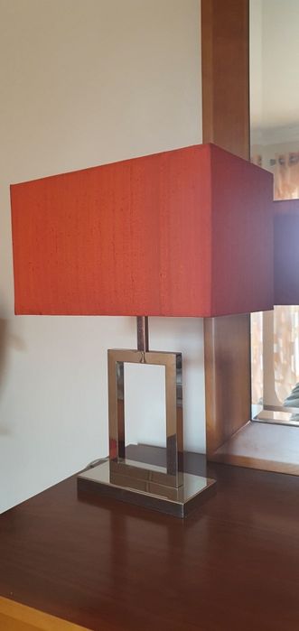 Candeeiro de tecto e candeeiro mesa cabeceira
