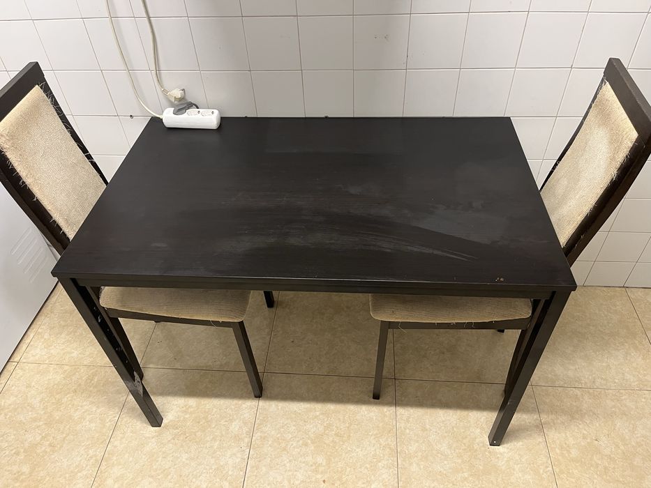 Ofereco - Mesa com cadeiras