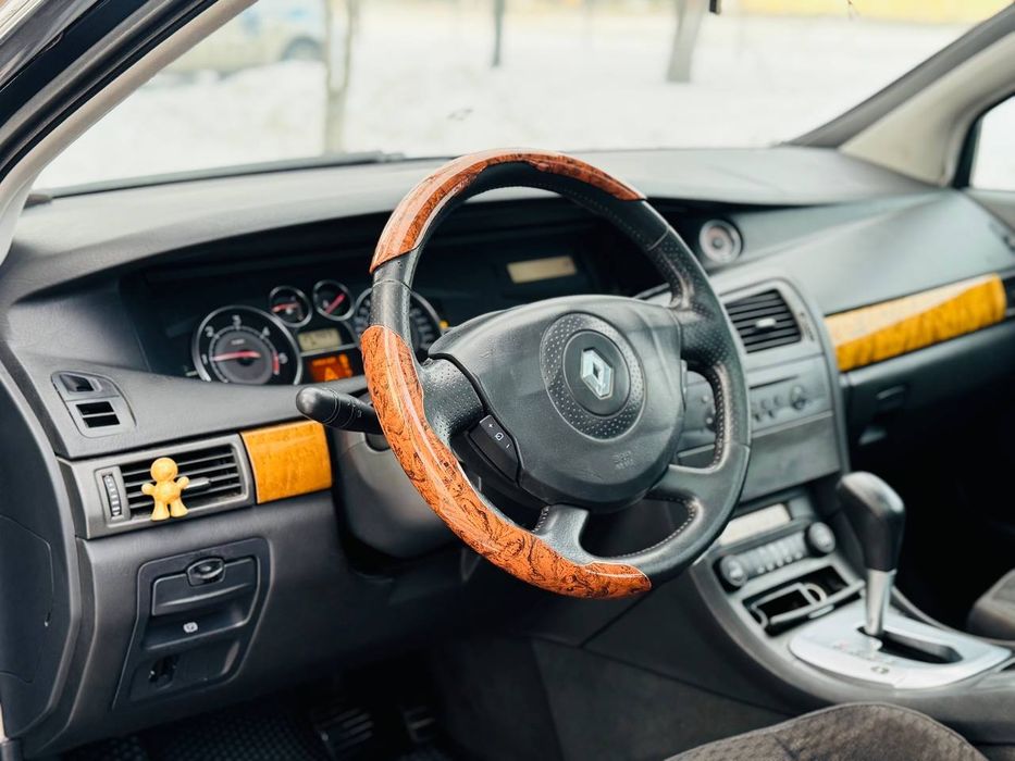 состояние идеальное коробка автомат