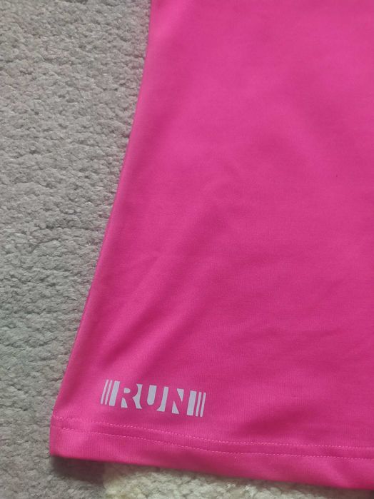 Спортивна жіноча майка