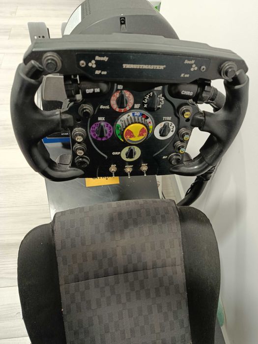 Simulador, banco volante thrumaster tgt2