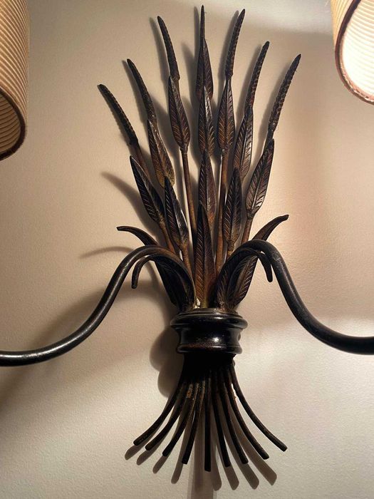 Dois apliques elegantes em ferro forjado como novos