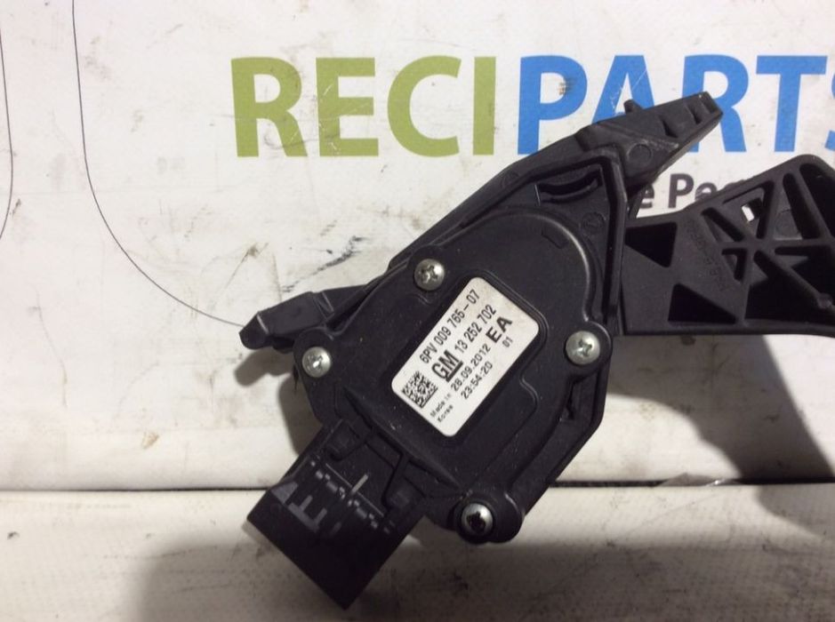 Pedal de acelerador Chevrolet Cruze 13252702