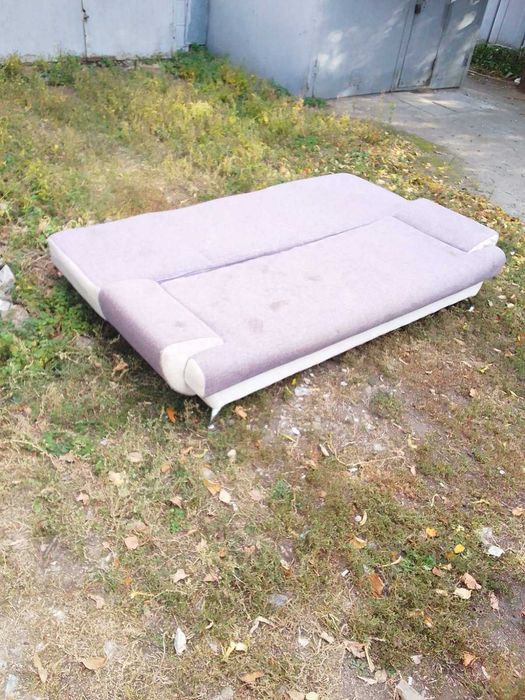 Диван-еврокнижка . Длина 2.3м.