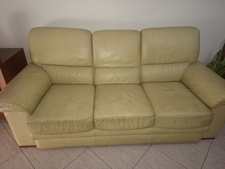 Sofá 3 lugares pele