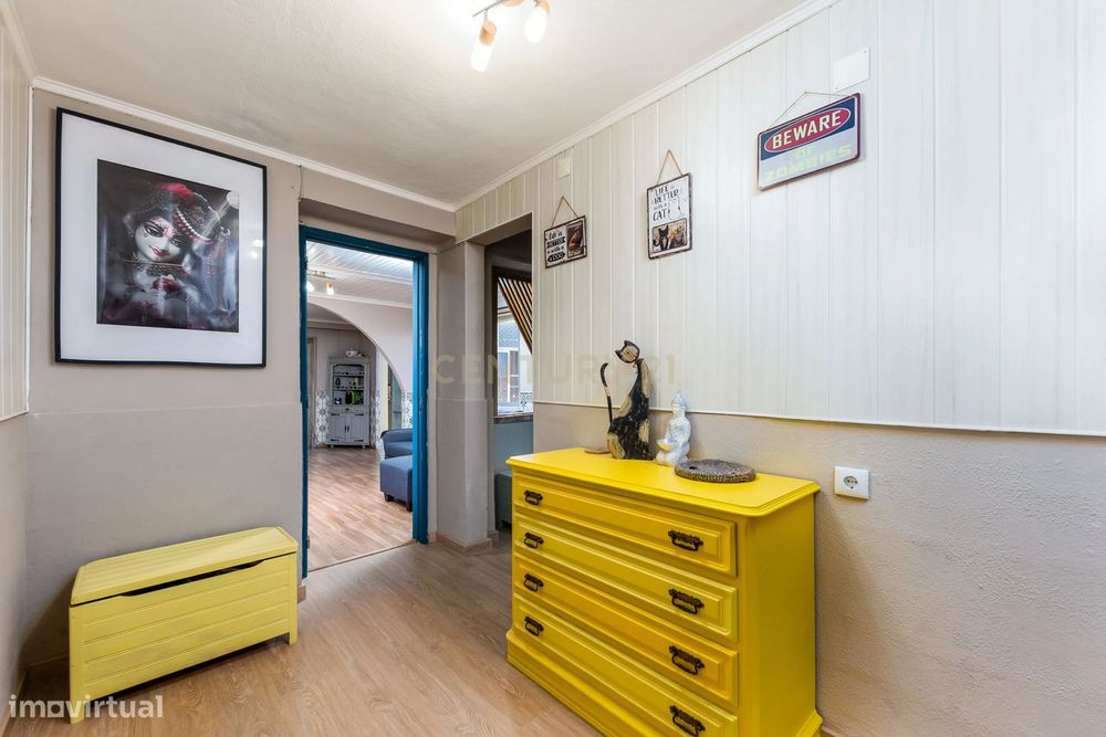 Apartamento Renovado T2 em Amora, Seixal - Oportunidade Única!