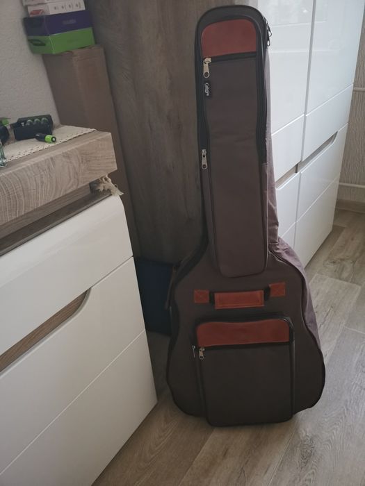 Gitara akustyczna marki EPIPHONE.