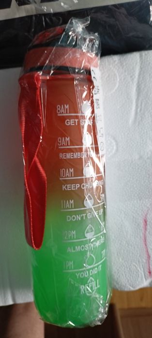 Butelka z silikonową słomką