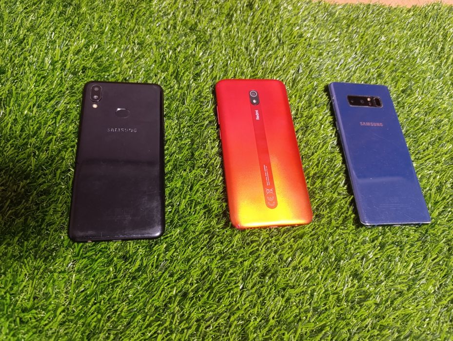 На запчасти телефоны: Samsung, Redmi, Fly; фотоаппарат Samsung