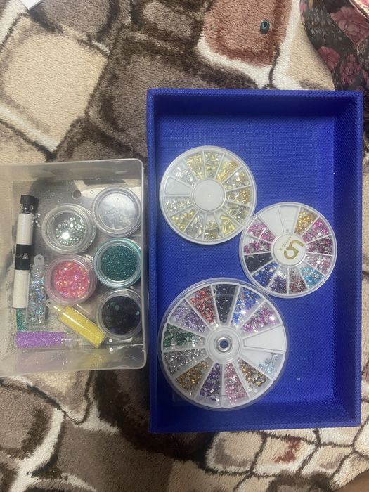 Стрази і глітер для нейларту