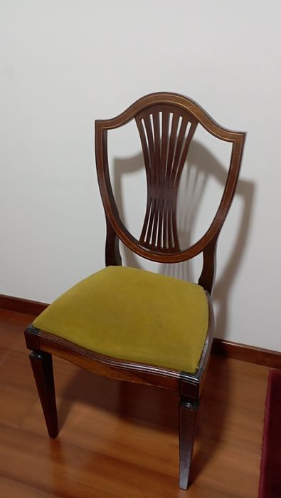 Credência+ cadeira+ banqueta