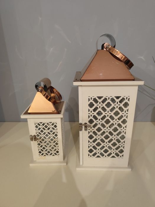 Białe lampiony duży i mały